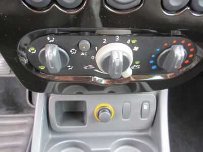 Dacia Duster 1.6 Lauréate 2wd, Airco, LM, NL auto, APK 8-26