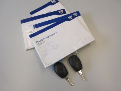 Dacia Duster 1.6 Lauréate 2wd, Airco, LM, NL auto, APK 8-26