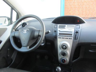 Toyota Yaris 1.0 VVTi, LM, Stereo, NL auto, APK 9-26