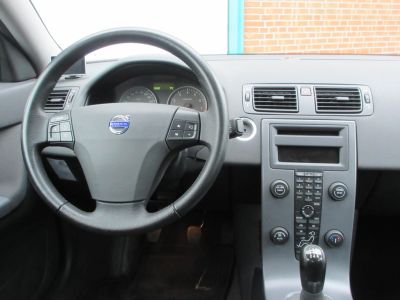 Volvo S40 1.8 Edition I, Trekhaak, Parkeerhulp, Airco, Cruise, APK 11-26