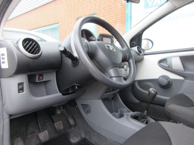 Toyota Aygo 1.0-12V Comfort Navigator, Airco, NL auto, APK 2-27