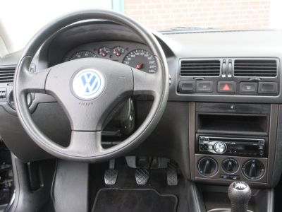 Volkswagen Bora 2.0 liter, Airco, NL auto, Trekhaak, 1e Eig, 53.525 km !!! Nw Distr. APK 3-27