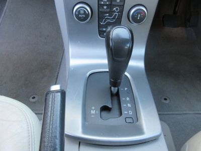 Volvo C30 2.4i Automaat, Airco, Leer, Trekhaak, Nw Distr. RHDrive !!! APK 10-26