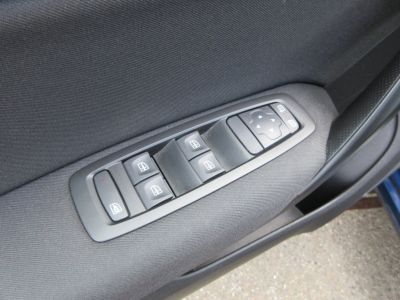 Renault Mégane 1.3 TCe Limited, Airco, Navi, Trekhaak, NL auto, APK 3-28