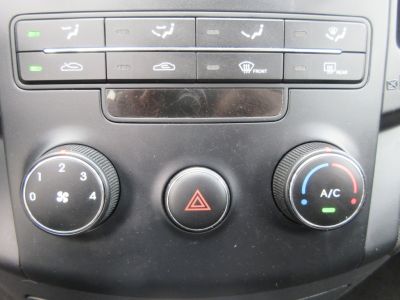 Hyundai i30 1.4i i-Drive Cool, Airco, metallic, APK 5-27