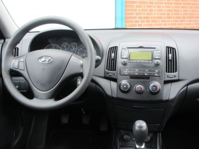 Hyundai i30 1.4i i-Drive Cool, Airco, metallic, APK 5-27