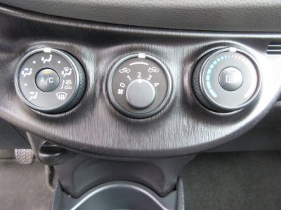 Toyota Yaris 1.0 VVT-i Now, 5 Drs, NL auto, Airco, APK 9-27