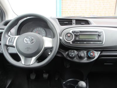 Toyota Yaris 1.0 VVT-i Now, 5 Drs, NL auto, Airco, APK 9-27
