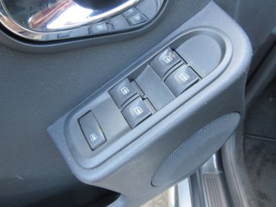 Dacia Duster 1.2 TCe 4x2 Prestige, Trekhaak, Navi, APK 7-27