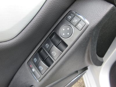 Mercedes-Benz C-Klasse 200 CGI BlueEFFICIENCY Avantgarde, Automaat, Trekhaak, NL auto.