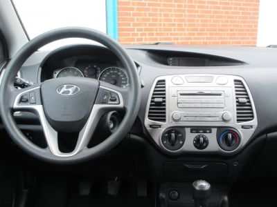 Hyundai i20 1.2i DynamicVersion, Airco, Nw banden, Trekhaak, APK 1-27